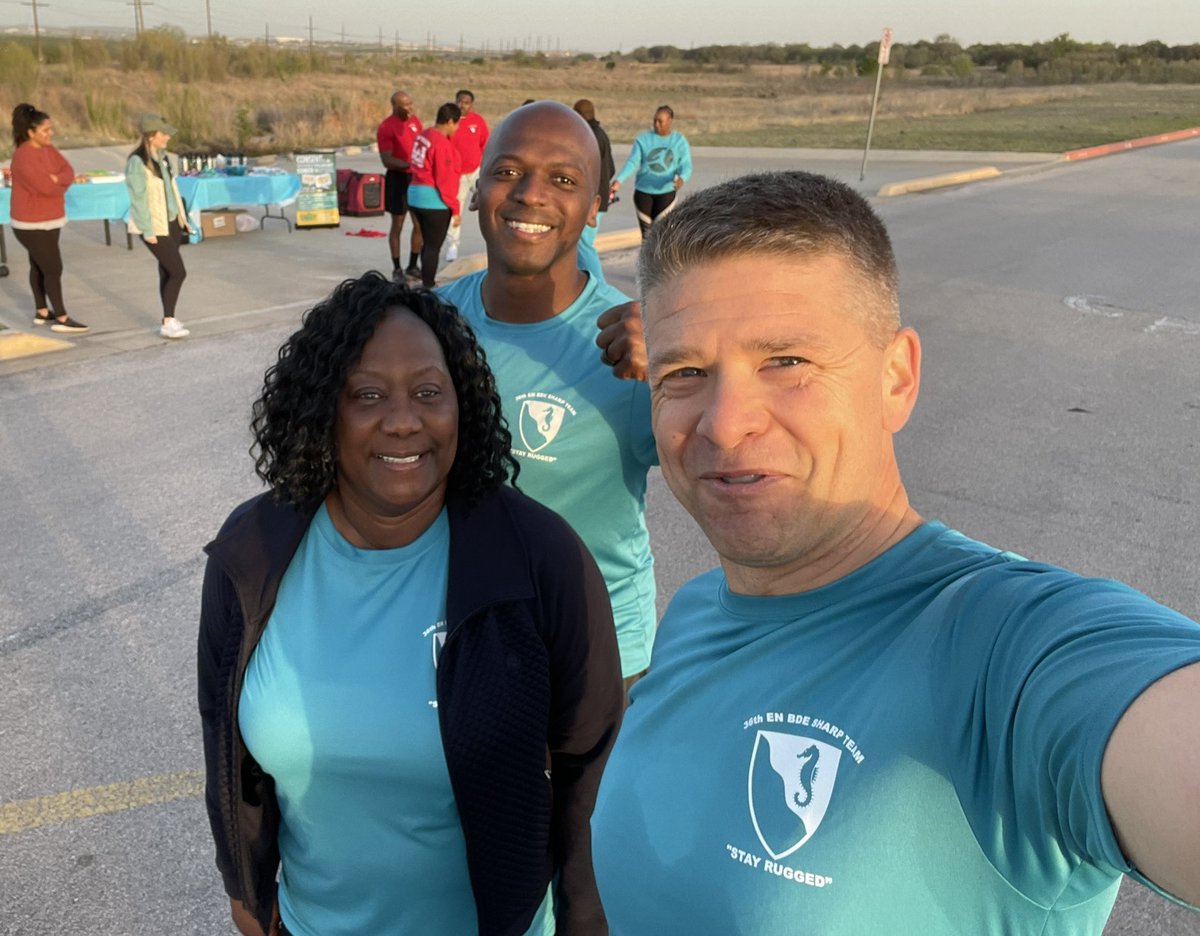 AnthonyBarbina's tweet image. Rocking the teal SHARP awareness shirt with my awesome SHARP team during our SAAPM 5K. Great to celebrate awareness at Fort Hood with Soldiers and Families!

#StayRugged @iii_corps @36Rugged @USAEnReg @USAGforthood