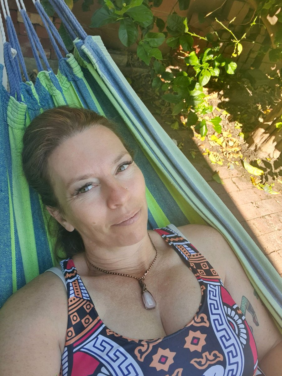 OffTherapy's tweet photo. How are you planning to care for yourself today? 
Can you find time to read a book? call a friend? walk around the block? prepare a nutritious smoothie or juice? Have a soak in the bath? Write in your journal? 
#loveyourself #selfcare #wellness #mindfulness #mentalhealth #love https://t.co/dXT8JH2hY7