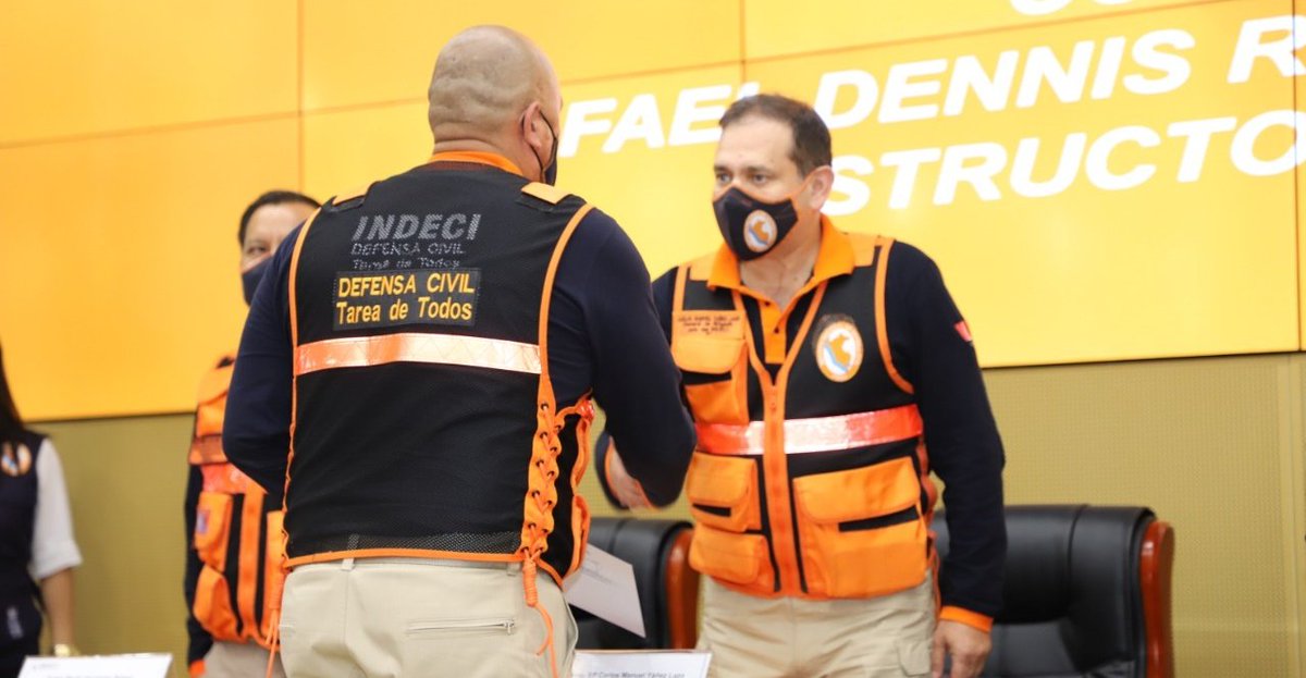 indeciperu's tweet photo. ✅El jefe del #INDECI, @CarloeYanez, clausuró el curso Primera Respuesta a Incidentes con Materiales Peligrosos para los integrantes de la Brigada Operativa para Emergencias y Desastres #BOED del INDECI, https://t.co/TSpLNpN917