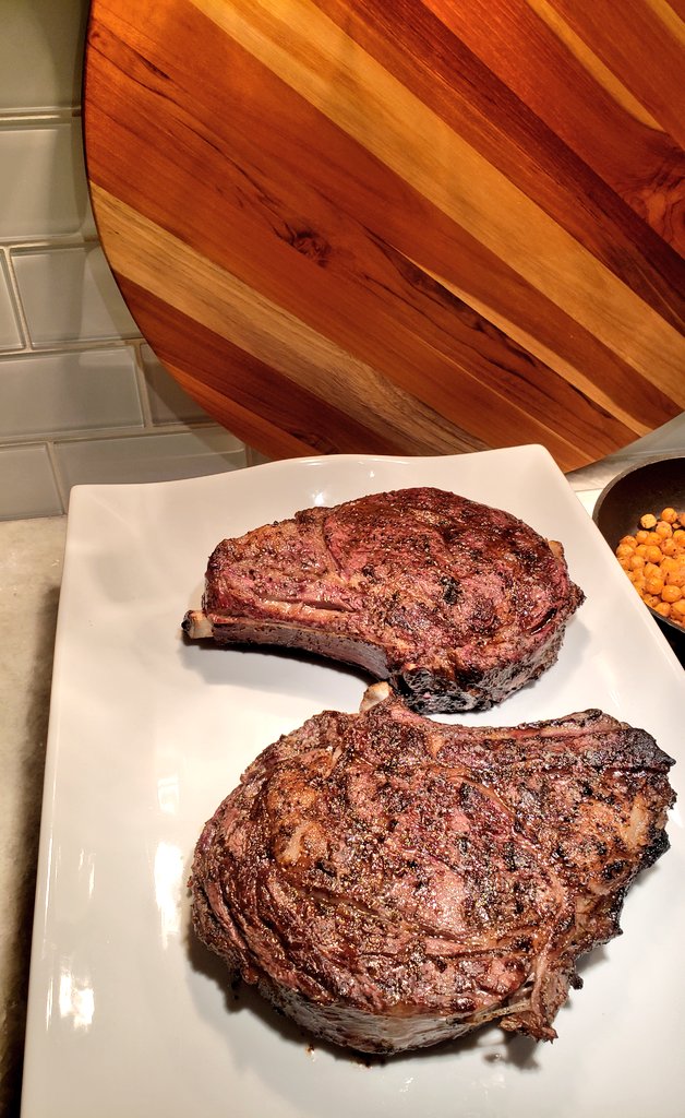 SamuelBHudson's tweet photo. Thanks to @AlbersBeef and @lot279, #dinner will be a success.

#EatBeef #CowboyCut #Ribeye https://t.co/smuzS3nBh0