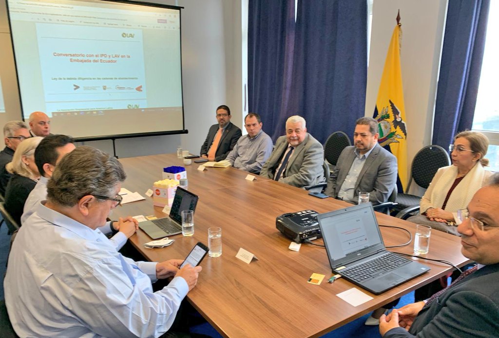 AgriculturaEc's tweet photo. En Alemania, el ministro @PedroAlavaEc participó en el conversatorio de la @EmbajadaEcuDEU y la Aso. Empresarial para América Latina. Se abordó el marco legal que obliga a las empresas a respetar y hacer respetar los derechos humanos, laborales y ambientales, de sus proveedores. https://t.co/KLWjLig7H3