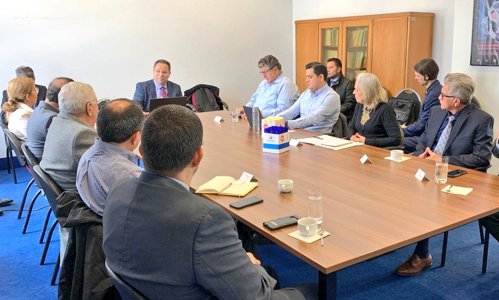 AgriculturaEc's tweet photo. En Alemania, el ministro @PedroAlavaEc participó en el conversatorio de la @EmbajadaEcuDEU y la Aso. Empresarial para América Latina. Se abordó el marco legal que obliga a las empresas a respetar y hacer respetar los derechos humanos, laborales y ambientales, de sus proveedores. https://t.co/KLWjLig7H3