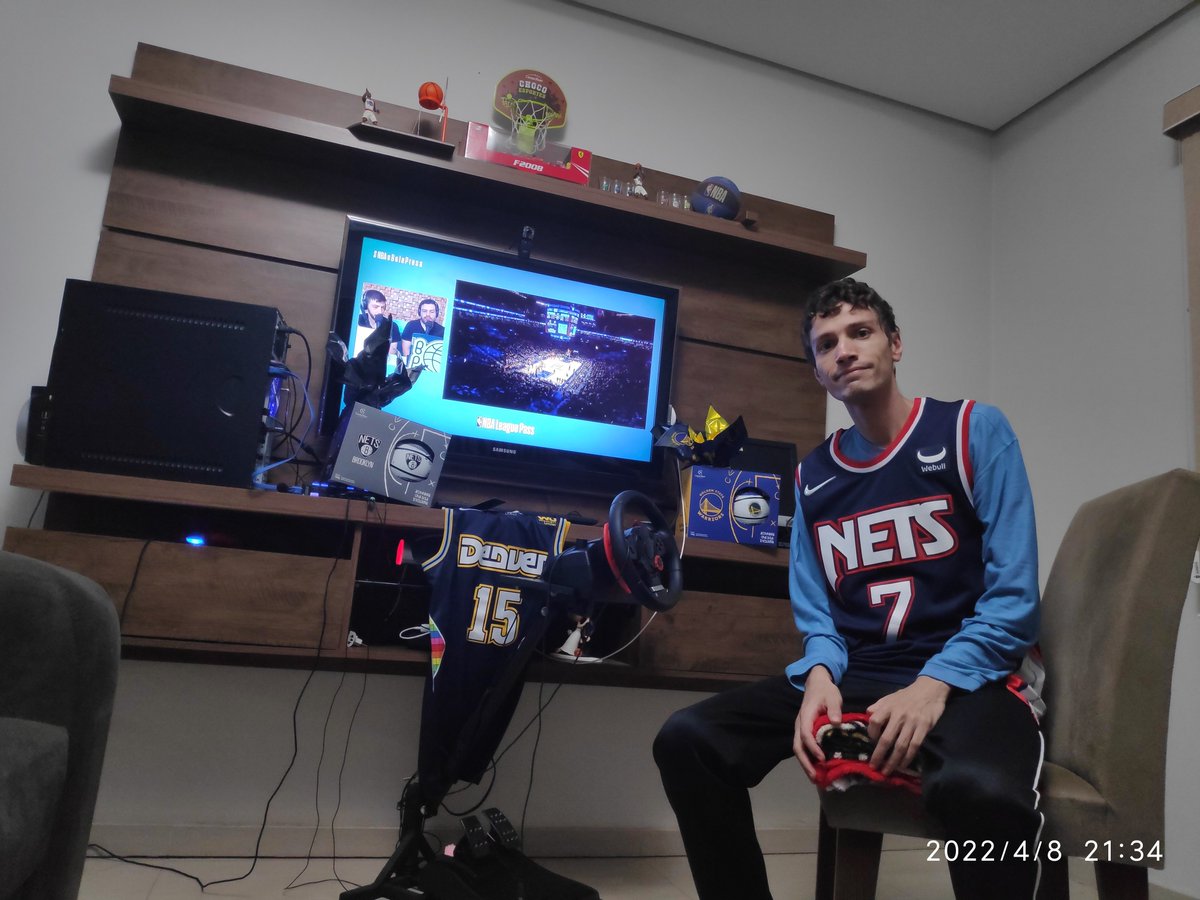 sullyvan20silva's tweet photo. Cá estamos com as "New Jerseys" assistindo o #nbaebolapresa ! Abraços e longa presa ao bola vida! @bolapresa #NBA75 #NBA #todomundoemquadra #AquiGeralJogaJunto https://t.co/4baB9JxcdU