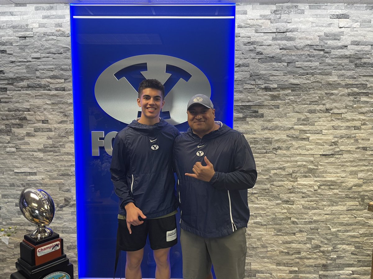 After a great conversation with @kalanifsitake and @CoachPHadley I am excited to announce my commitment to Brigham Young University! Thank you to all of the family, coaches, and friends who have helped me up to this point 💙! #GoCougs #BleedBlue @gabereid82 @bangulo ⚪️🔵⚪️