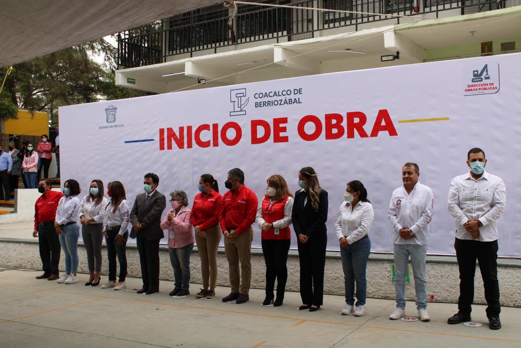 NormalCoacalco's tweet photo. La Escuela Normal de Coacalco agradece al Mtro. David Sánchez, presidente municipal y a su esposa María de Lourdes González Ocampo, por el apoyo en la construcción del arco techo en la explanada de nuestra institución. https://t.co/xTsp5NOmdM