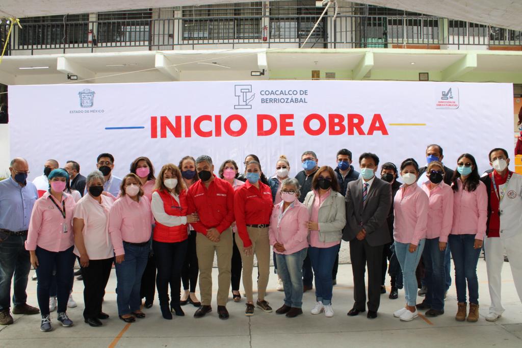 NormalCoacalco's tweet photo. La Escuela Normal de Coacalco agradece al Mtro. David Sánchez, presidente municipal y a su esposa María de Lourdes González Ocampo, por el apoyo en la construcción del arco techo en la explanada de nuestra institución. https://t.co/xTsp5NOmdM