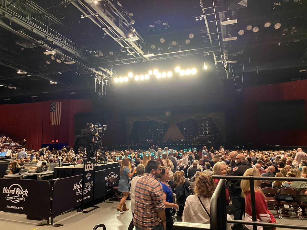 avantprojet's tweet photo. @ChrisStapleton - where you at bud? Waiting 41 minutes with no opening act? Can’t wait to see you! https://t.co/xT6ujJ1wR5