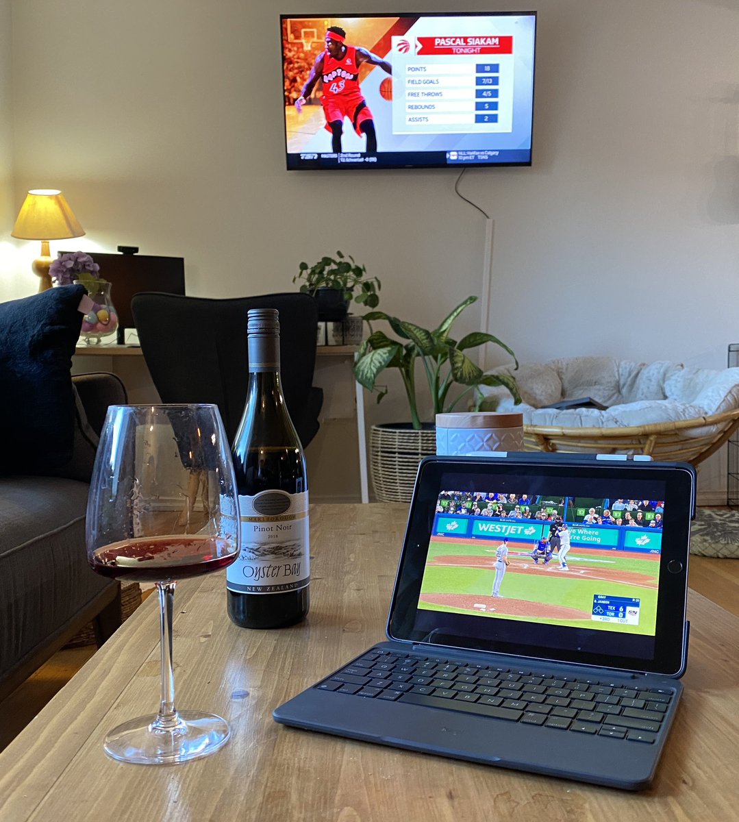 Toddcvaughan's tweet photo. Not a bad evening @BlueJays @Raptors https://t.co/rUjfW1NgFq