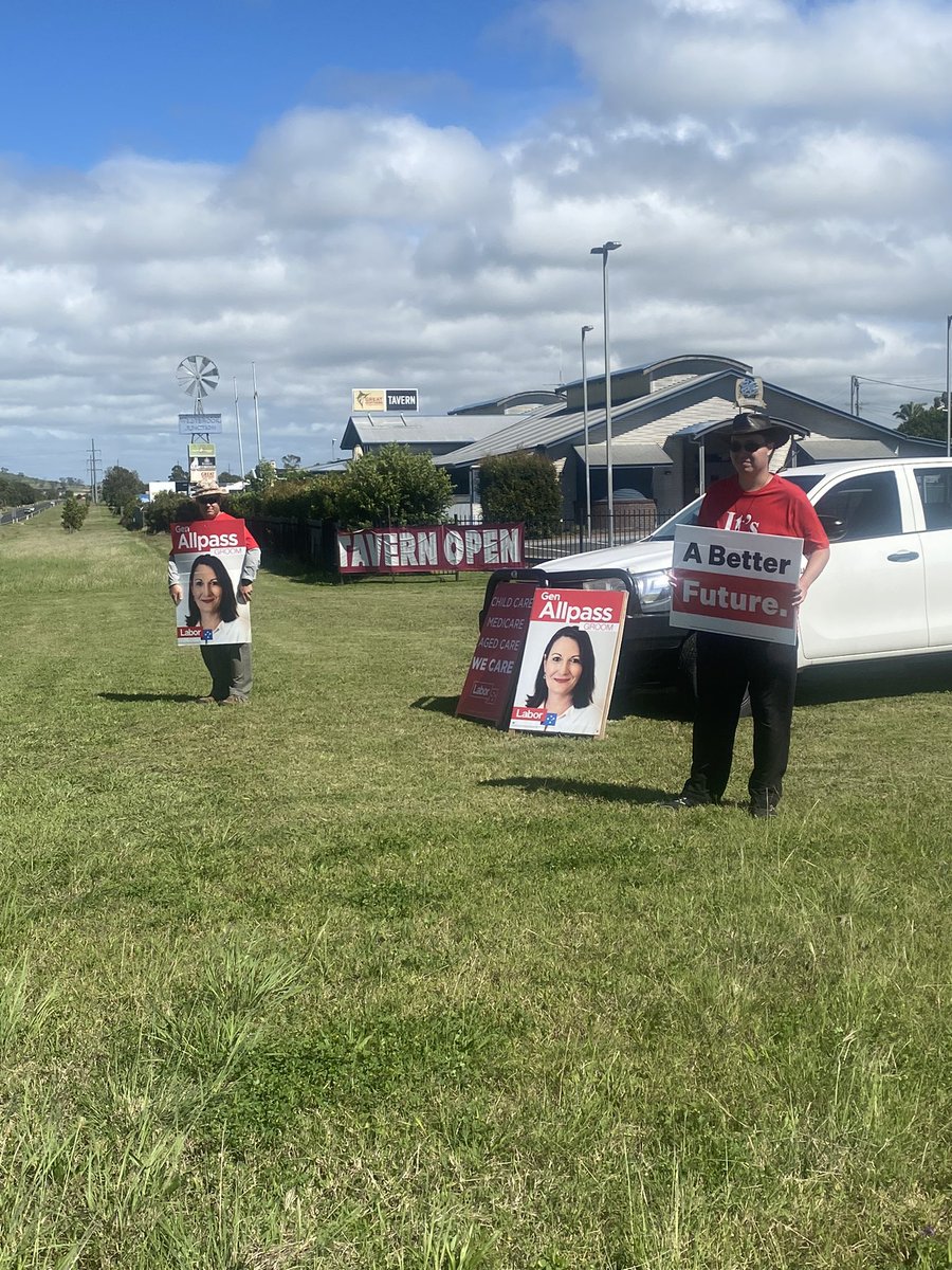 CraigDunnQLD's tweet image. Out campaigning on this windy day for @Gen4Groom in Westbrook.
Great reception from locals who say #ItsTimeForAChange #itstime for #abetterfuture
#toowoombaregion
#PutLNPLast