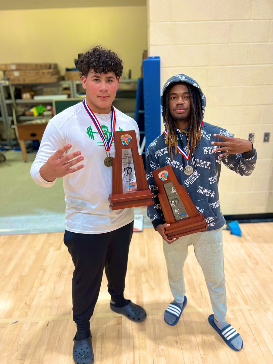 Came 2nd today benching 265 and cleaning 210 road to states <a href="/david_gomez56/">David</a> 🖤