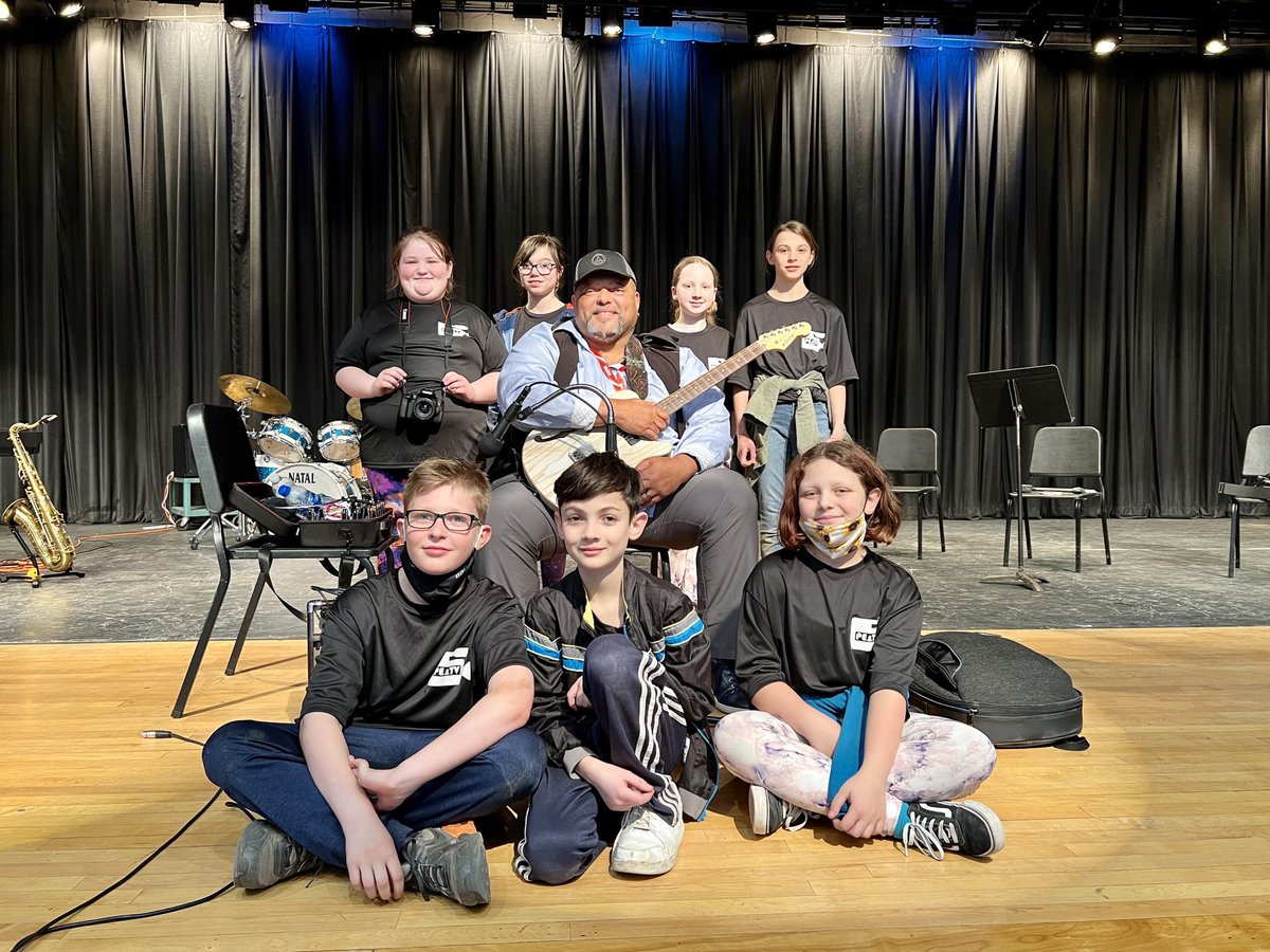 jmitchellPCSD's tweet photo. Busy two weeks at Peru Elementary Television (PETV)!  Students conducted interviews of renowned blues musician Kevin Burt, and members of the Drama Club after their recent musical.  They also started filming their first news episode today! @peru_csd @ndamianiPCSD @kevinburtmusic https://t.co/Jc47MtaVLN