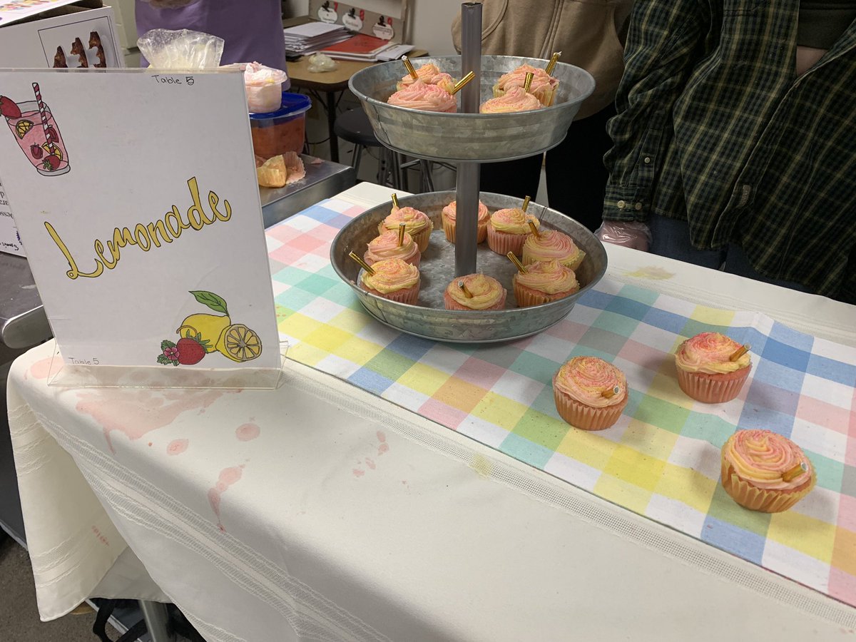 CentennialCuli1's tweet photo. More pics from 4th period Cupcake Wars!! https://t.co/JHRIHa2Zsq