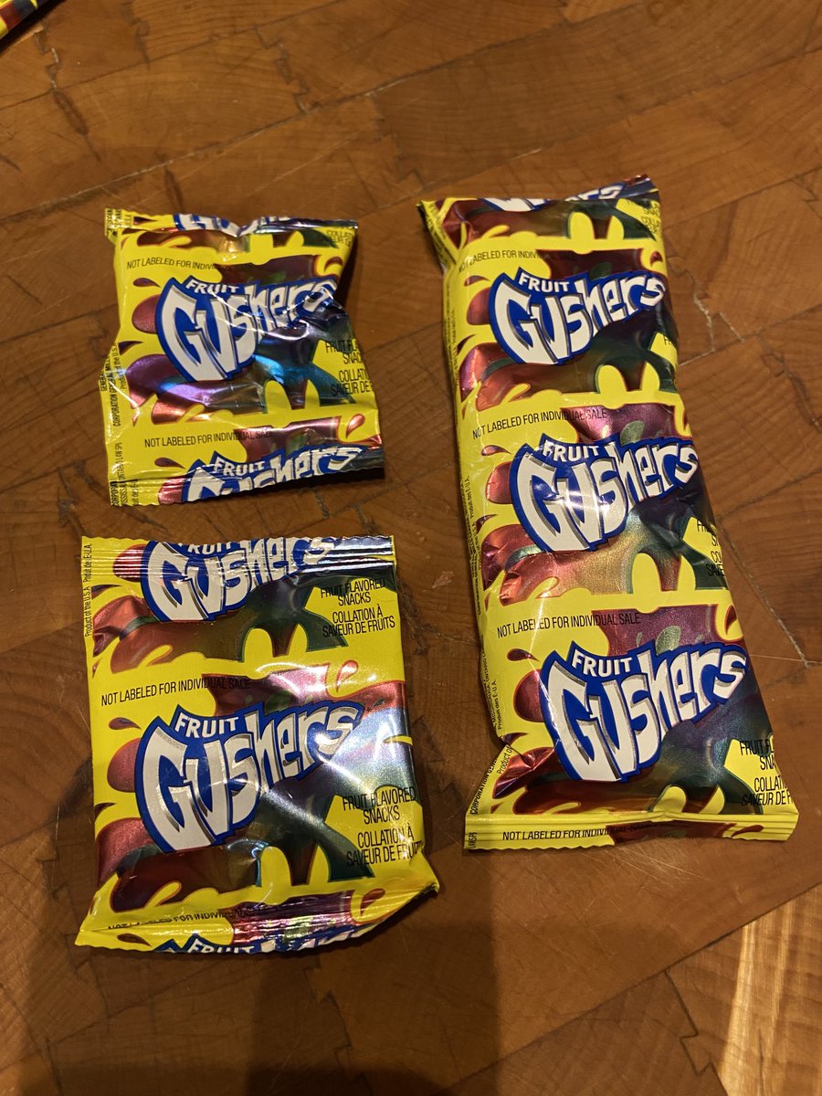 2keogh's tweet photo. Hey ⁦@gushers⁩ Thanks for the XL! https://t.co/5ZcsESYoC8