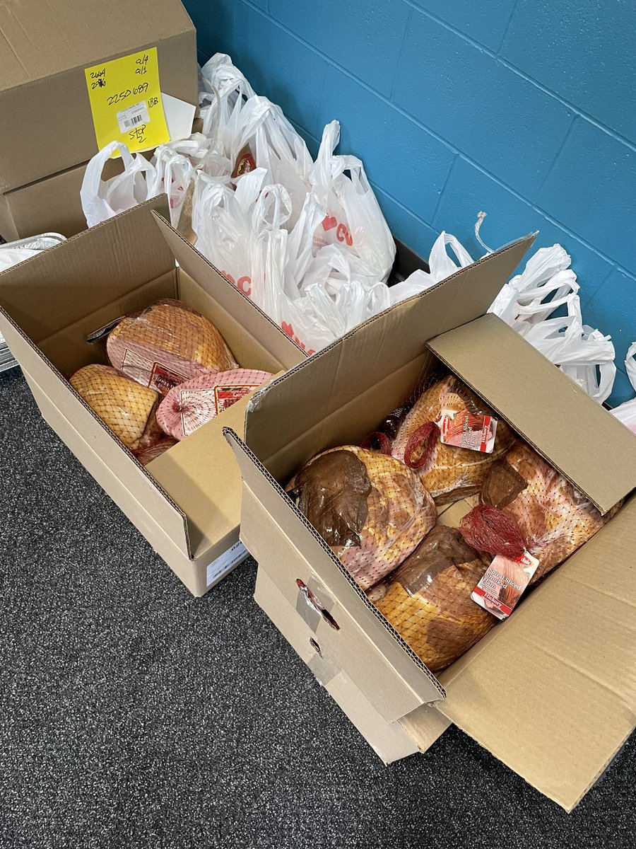Community partners like <a href="/RosellePolice/">Roselle Police</a> and <a href="/WeAre_Mission/">Mission Church</a> multiply the impact of the local school. Donating Easter meals for our families…can’t thank people like this enough!

#D12Inspires