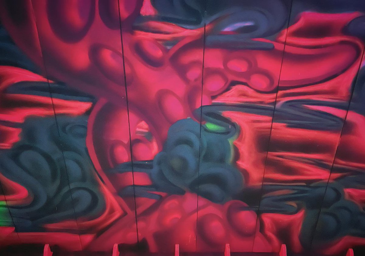 flybroccli's tweet photo. Deep in the mirror,Close your eyes, feel the light, hug and go through the clouds,Welcome back to reality,☝️#阴阳 #Dream #Graffiti #touch #consciousness
#balance #cognition #NFT #Analysis of dreams https://t.co/j1FS1JAJB8