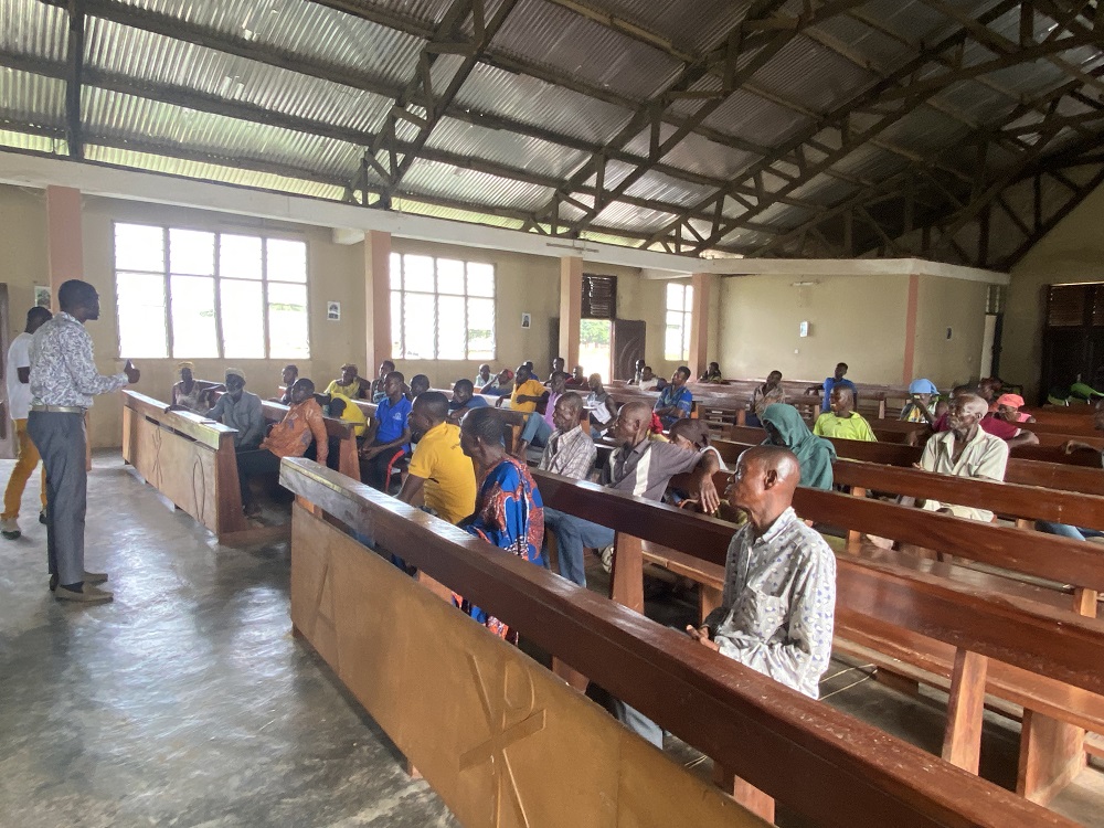 SeneWest's tweet photo. Hon. John Nyarba, the DCE of Sene West District, visited the Drobe electoral region on April 6, 2022, accompanied by numerous senior Assembly employees, to engage with locals and answer questions concerning their progress. @LGSghana @mlgrdgov @GhanaPresidency @moigovgh https://t.co/uz8UAmm5U4