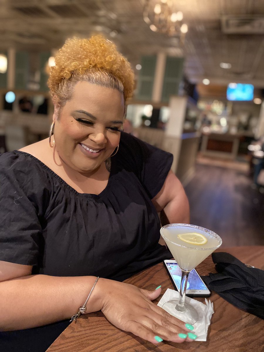 prettisaditty's tweet photo. Lemon drops are my love language https://t.co/731lJG79ZS