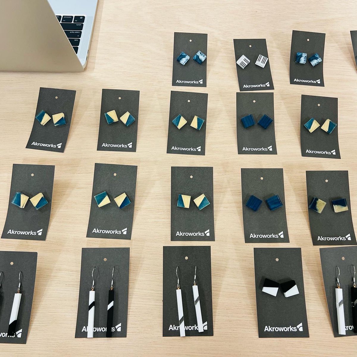 Akroworks's tweet photo. 本日、テーブル工房kiki様にて、屋台市に出店しております。
新作も多数出品。
ぜひお越しください。

ピアス・イヤリング 1,500円
（ピアスはイヤリング金具に変更可能*一部除く）
ヘアゴム 700円
マグネット 500円 https://t.co/1GdeaVAmsW