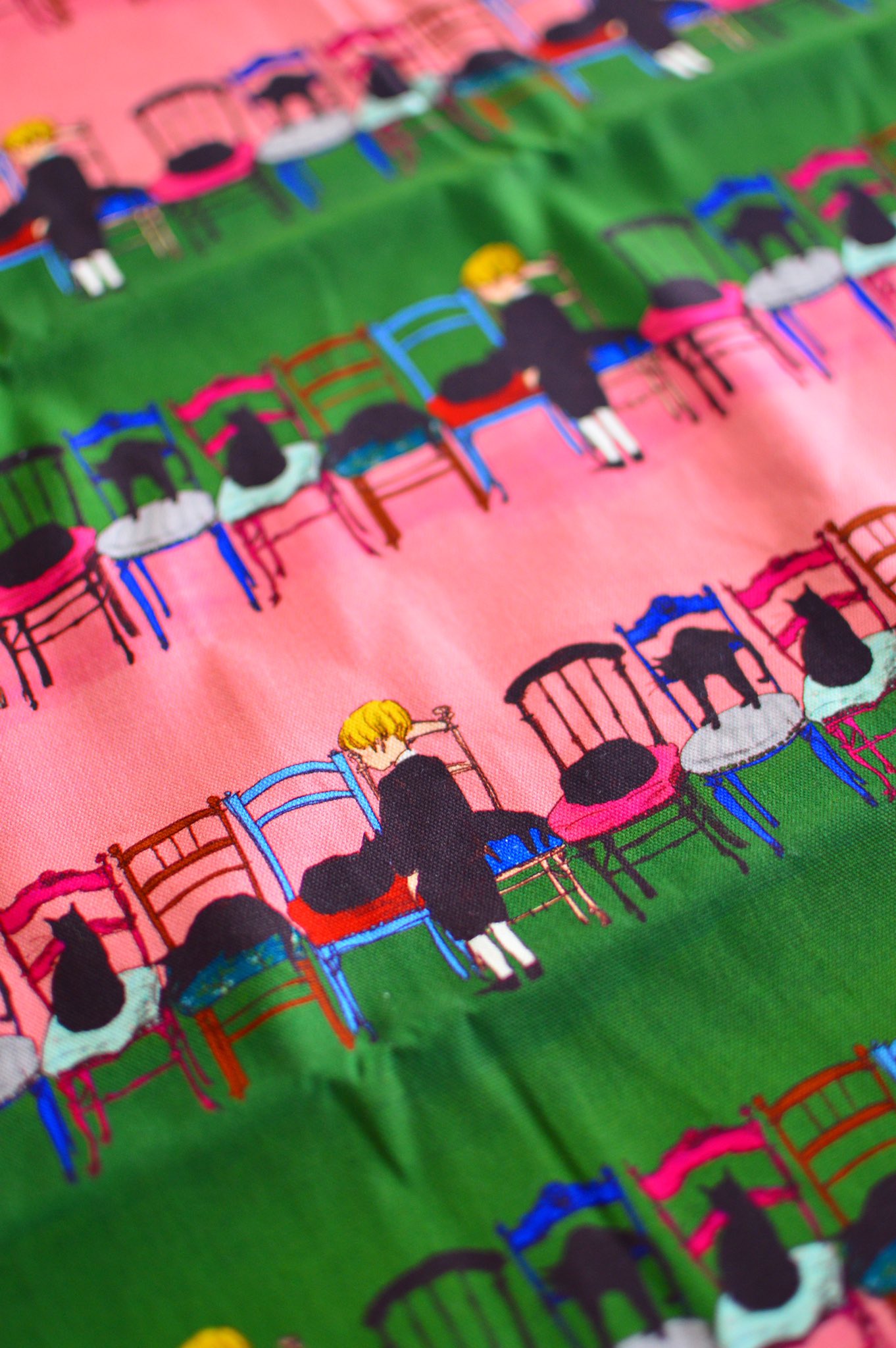 くらはしれい こちらの新柄 派手目なイラストだったので布になった時にどうだろう と思っていたのですがとっても可愛いです T Co Jdds8vxybx Twitter
