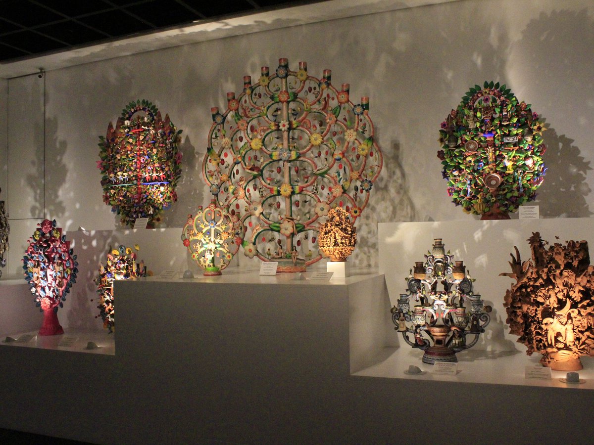 map_mexico's tweet photo. Te invitamos a una sala llena de magia. En ella encontrarás un mundo lleno de imágenes de ensueño. En el Arte Popular y lo Fantástico coinciden animales, tonas, alebrijes, sirenas y  árboles que nos platican historias sobre la cultura mexicana.  ¿Cuál es tu sala favorita del MAP? https://t.co/qoVgWJMJ06