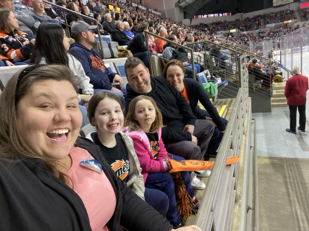 bodaciousslone's tweet photo. @FWKomets let’s go komets!@jason_slone @Flutealicious https://t.co/sgQwDrAGQr