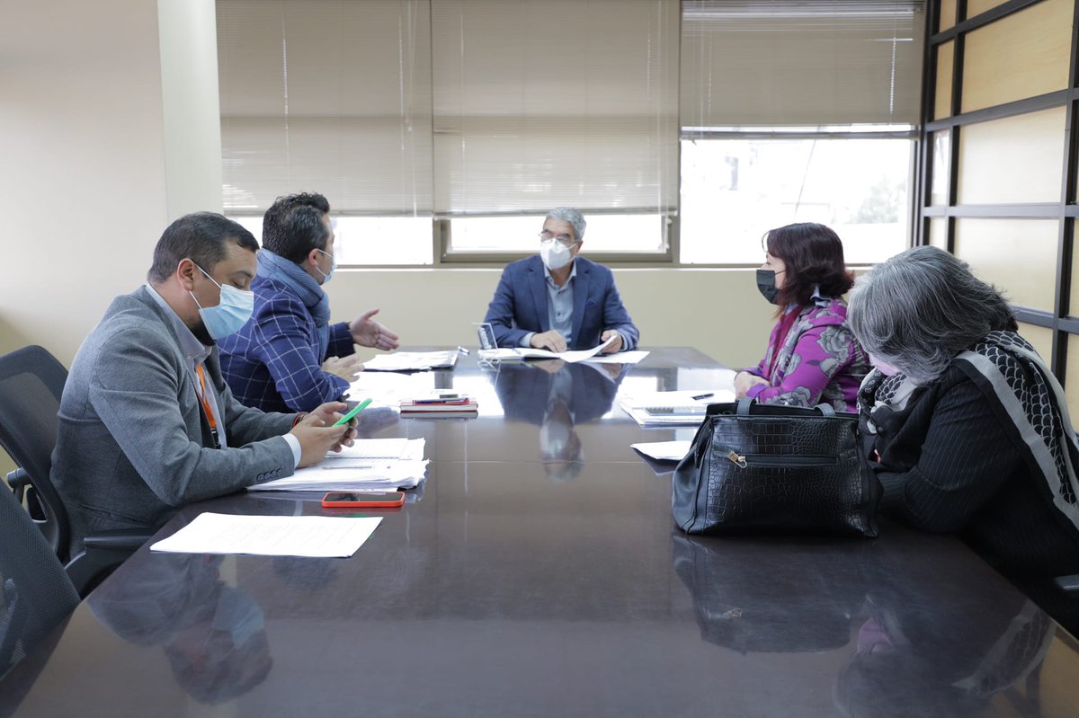 ChamorroCoronel's tweet photo. Hoy nos reunirnos con el Seremi de #Educación, Ministro y Seremi de #ObrasPúblicas y el director del #ServicioDeSalud. Buscamos soluciones a la congestión vial y nuevos #Cesfam para #Coronel.
Terminamos el día con la inauguración de la #SedeVecinal de #GendarmeElíasAguilera. https://t.co/WB13tG4SH1