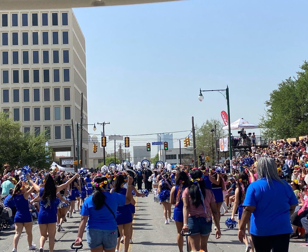 We had the best time participating in the Battle of Flowers Parade. 🌸 #VivaFiesta @NISDJay @NISDJaySEA @BelindaKypuros @JJHS_JOURNALISM