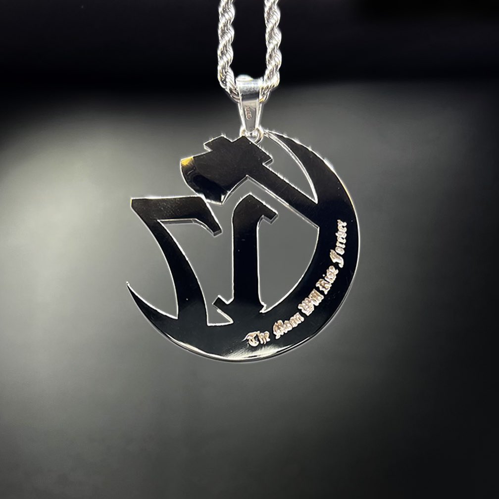 ouijv's tweet photo. The moon will rise forever… 

Gen 2 chain &amp; pendants are now live &amp; only at https://t.co/Wkmaww4gAN Get them while you still can!! 

RETWEET TO WIN! every 250 Retweets, someone who retweeted this will win a chain &amp; pendant for *FREE* mane! https://t.co/iTjT7eiwzJ