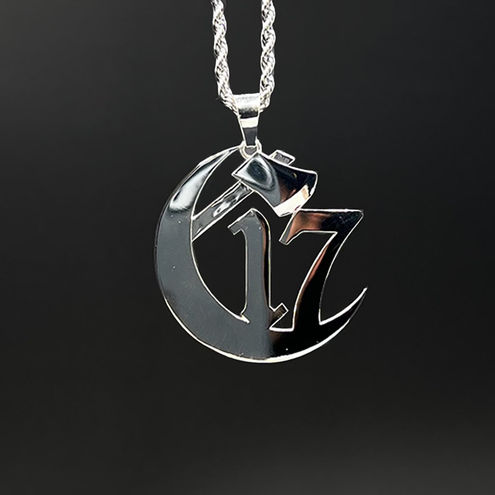 ouijv's tweet photo. The moon will rise forever… 

Gen 2 chain &amp; pendants are now live &amp; only at https://t.co/Wkmaww4gAN Get them while you still can!! 

RETWEET TO WIN! every 250 Retweets, someone who retweeted this will win a chain &amp; pendant for *FREE* mane! https://t.co/iTjT7eiwzJ