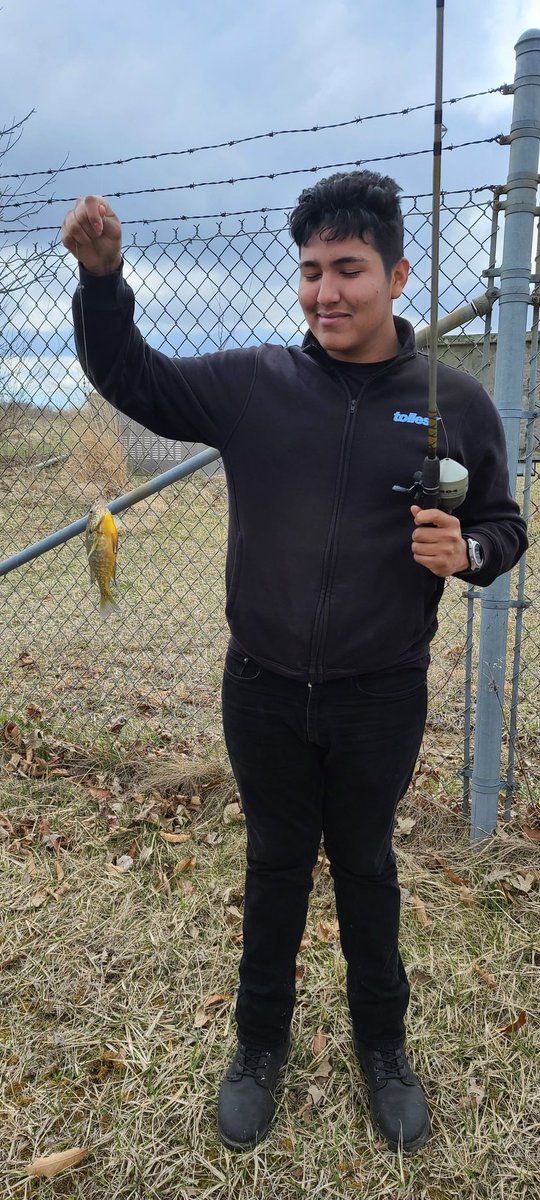 MrsCalvelage's tweet photo. Gone fishing. Students wanted more data about the pond. https://t.co/Xf6QaUNQeb
