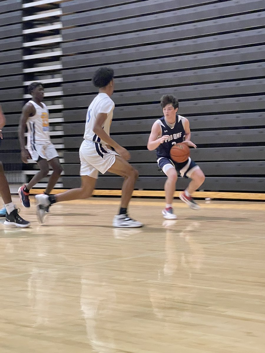 Proven_Prospect's tweet photo. Tony Bradley Elite 67
@ProOneSelect 51

After a slow start, Pro One came out hot finishing with 9 3’s. A balanced double digit scoring effort from Kohl Key with 12 and 11 from Jon Seay, Josh Thompson, and Carson Romero. Will be a fun group to follow this AAU season. https://t.co/OnMA13ypAS