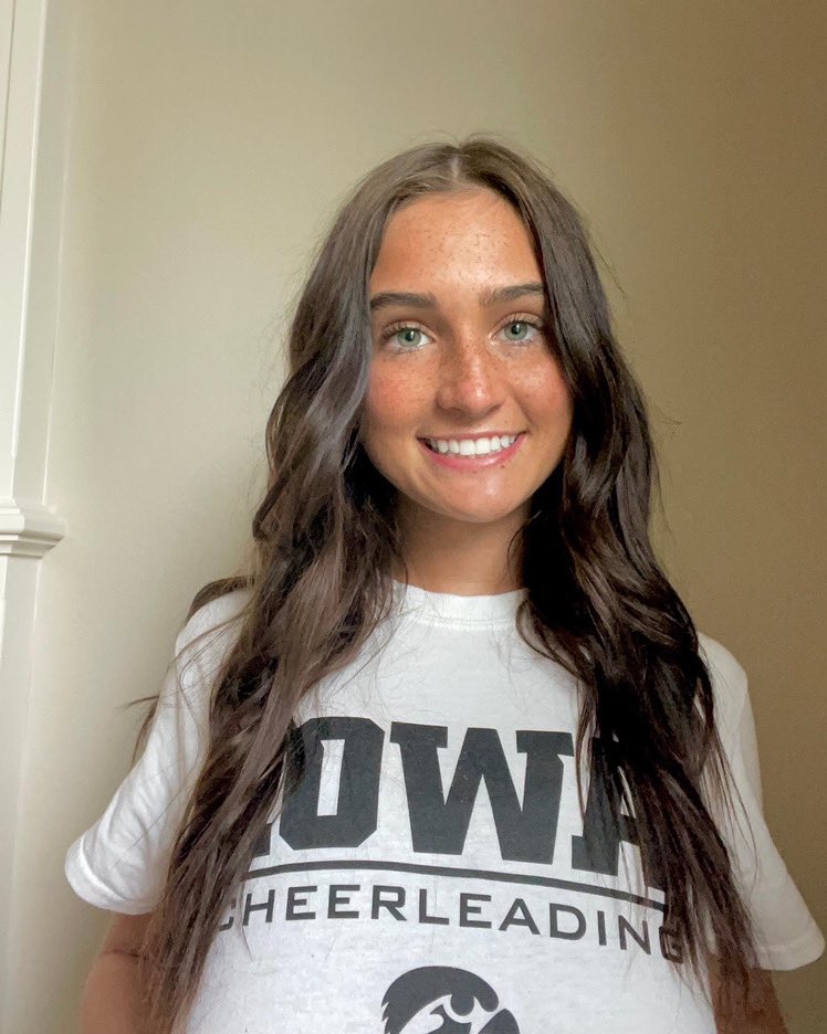 AHS_HawkCheer's tweet photo. We are so excited to share that one of our seniors made the Iowa Cheer Team. We are so proud of you, Mia 🖤💛 #onceahawkalwaysahawk https://t.co/COtnfDuebN