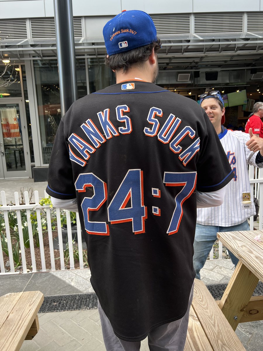 DCMETS16's tweet photo. I love Mets fans! #LGM https://t.co/UAXFv29iQK