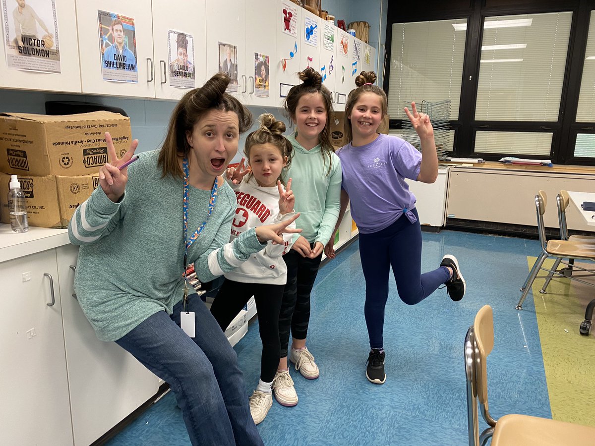 Mrs_Lukes's tweet photo. Having some fun with these girls that taught me a new hair trick! We decided we look fabulous! #WEarePD58 #3rdgradefun #dg58pride https://t.co/d27pxjgL2C