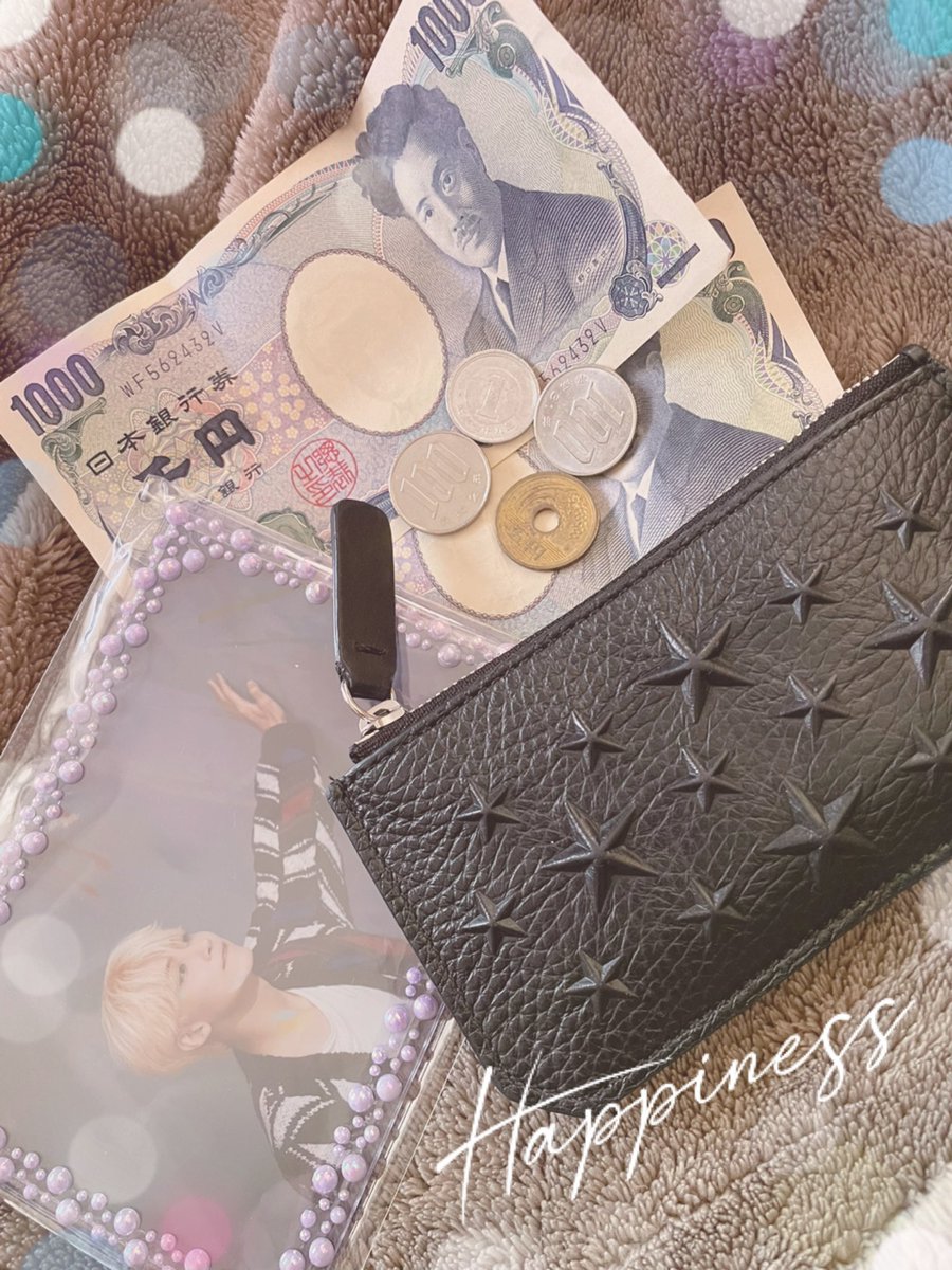gun0315yjh1004's tweet photo. なんか昨日はお釈迦様の誕生日らしく財布を可愛くしたげたり……すると良いってことで……はにやんを添えてTLに上げてみます🤣
所持金少なくて泣く
#ゆんじょん 
#Jimmy_choo https://t.co/dZaSFGqSi3