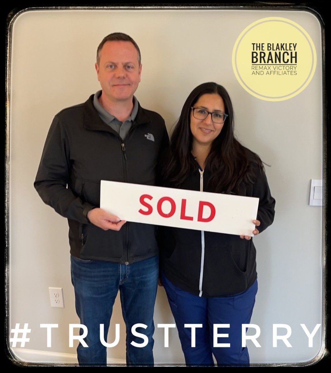 terry_blakley's tweet photo. 🏠🔥 Just closed on their brand new home in Tipp City.The build took a while but was so worth it! I Have known Derek for years &amp; he was my boss at Delphi!We have some crazy work stories we could tell!! 🤣 Thx again for being a friend all these yrs &amp; letting me help🏠🙏#TrustTerry https://t.co/8cLPdP3HE8