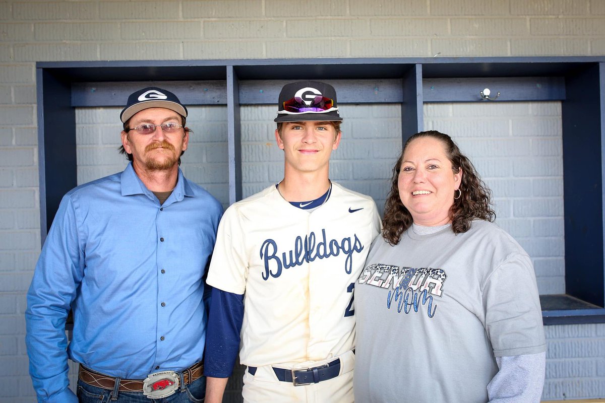 PeggyRoweps's tweet photo. 2022 Baseball Seniors @JayDW13 @samuelforbus @StrozierDylan @TamaraJMorgan @tim_radio https://t.co/9f46FwXemr