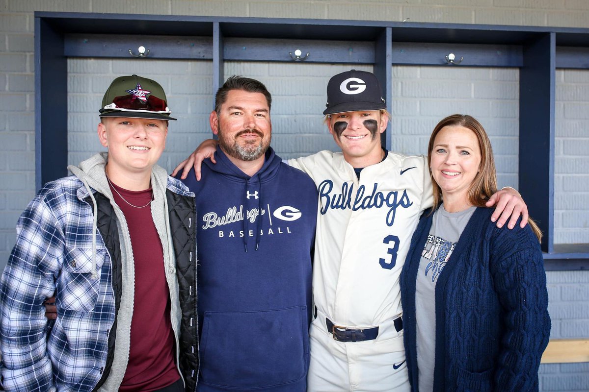 PeggyRoweps's tweet photo. 2022 Baseball Seniors @JayDW13 @samuelforbus @StrozierDylan @TamaraJMorgan @tim_radio https://t.co/9f46FwXemr