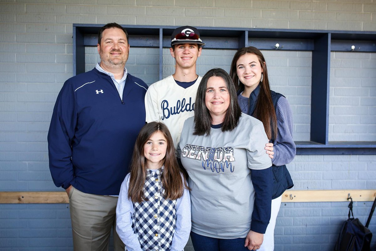 PeggyRoweps's tweet photo. 2022 Baseball Seniors @JayDW13 @samuelforbus @StrozierDylan @TamaraJMorgan @tim_radio https://t.co/9f46FwXemr