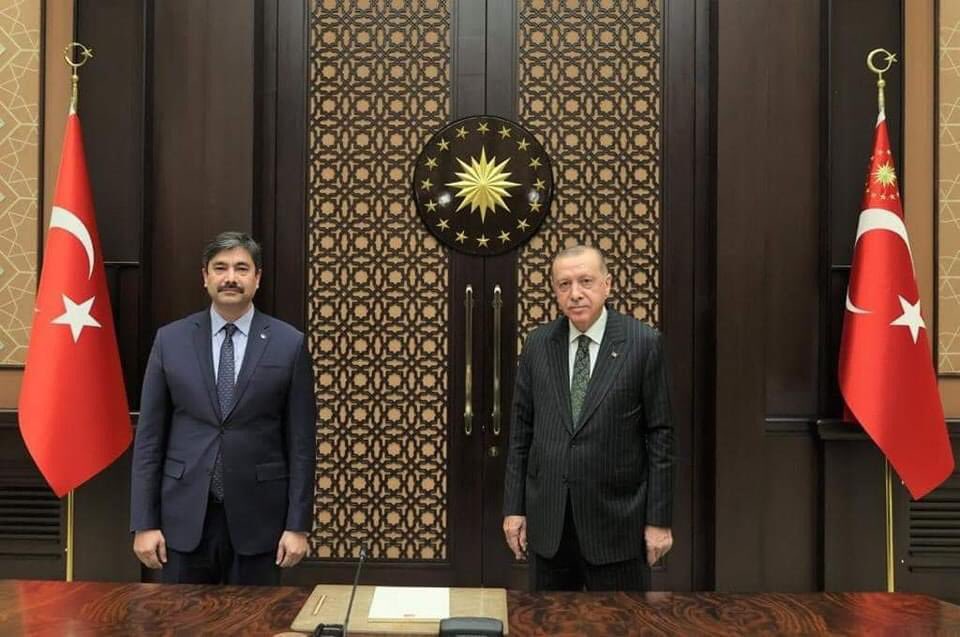 SirnakBemBirSen's tweet photo. 🇹🇷🇹🇷  Yerel Yönetim Memurlarımızın yemek yardımı sorununun çözülmesine yönelik 
Bem-Bir-Sen olarak sürdürdüğümüz mücadelenin başarıya ulaşmasını sağlayan,

Cumhurbaşkanımız Sayın @RTErdogan’a şükranlarımızı sunarız.@Leventusl @_aliyalcin_ https://t.co/8uILGGt7PZ