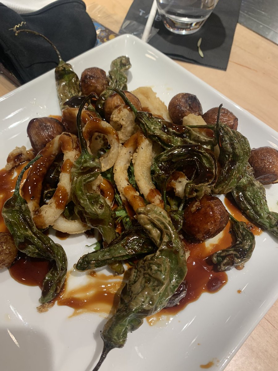 JenDean825's tweet photo. Flatbread and Calamari is what’s for dinner #lent #table45 #intercontinentalcleveland #luckyiworkhere https://t.co/tisLmMp3vt