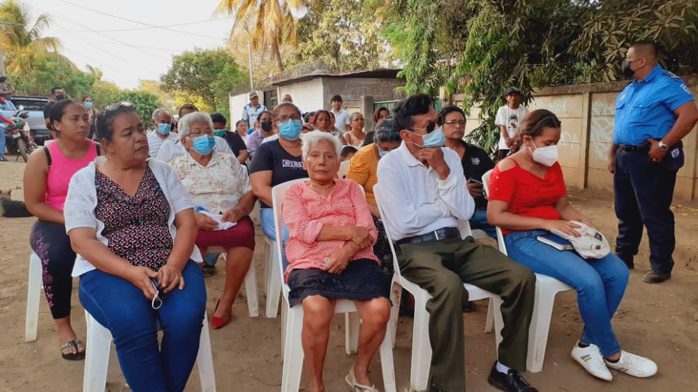 #Nicaragua #8MarzoAsamblea de seguridad ciudadana en el Barrio Los Trejos en comunicación directa con la población, acompañados por la policía nacional, Alcaldía de Managua y representante de la Departamental y del Distrito 3.3. 
PUEBLO PRESIDENTE,♥️🖤