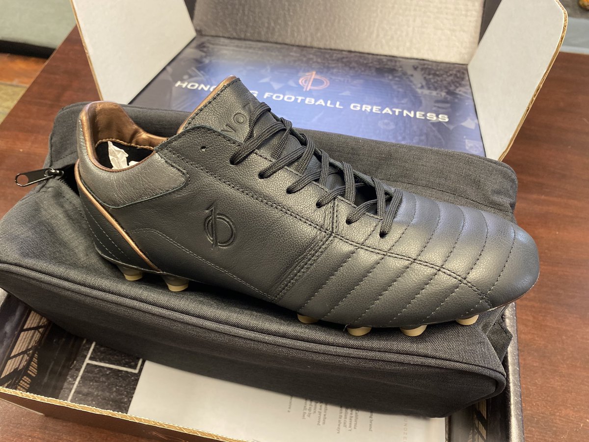 SoccerCleats101's tweet photo. For those that appreciate modern classics! It doesn’t get much better. 💯🕴 #unozero https://t.co/8WBRQD0YlQ