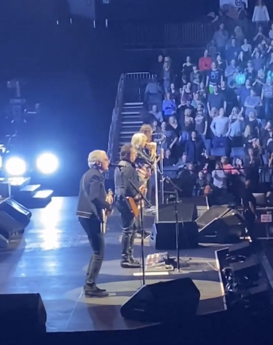 JoviUpdates's tweet photo. .@BonJovi performing in Charolette, North Carolina on the 2022 tour - April 8, 2022
Credit: soycarceci on IG https://t.co/QD9zUhMOGN