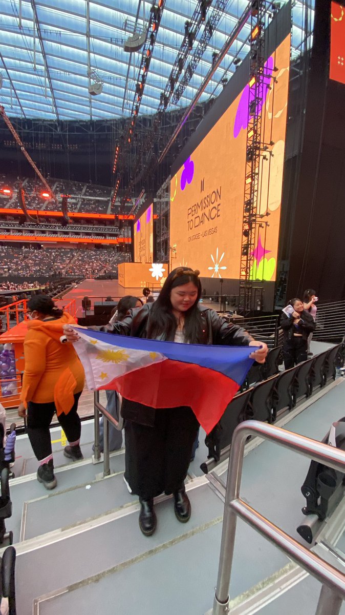 ishyungshi's tweet photo. PH ARMY THIS IS FOR YOU!!!!! 🇵🇭💜 #PTD_ON_STAGE_LV https://t.co/l30im3FaVC