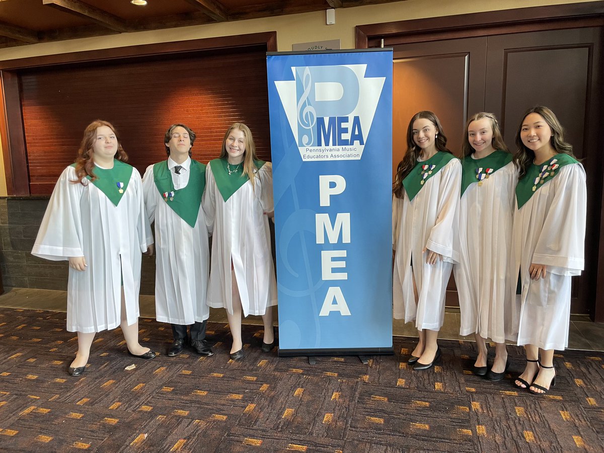 Miss Christa Schimitsch tweet media