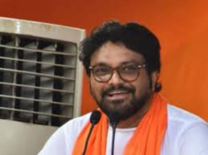 DrBhupendra_999's tweet photo. तलवार के डर से सलवार पहनने का सटीक उदाहरण।😢😊
#SuPriyoBabul https://t.co/3Il5VFAs9v
