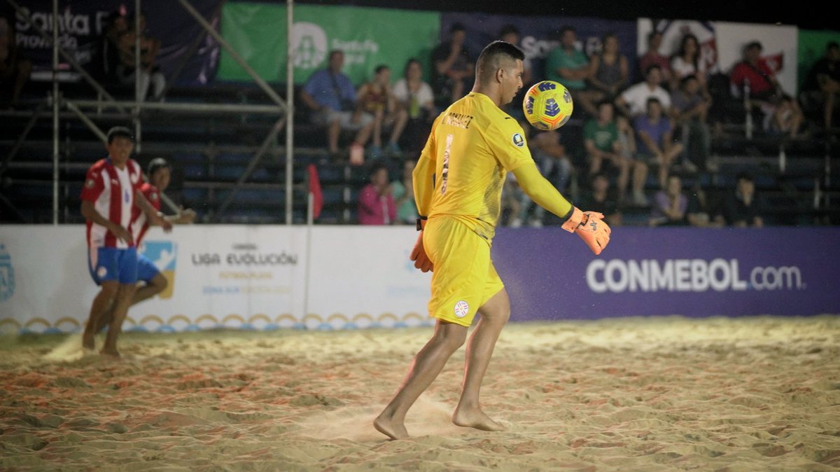 lospynandipy's tweet photo. #APFFútbolPlaya 🇵🇾
⏳ Resultado final:
La selección absoluta venció por 8-2 a @laverde_fbf 🇧🇴.
⚽️🇵🇾:
Jesus Martinez (x2)
Carlos Benítez (x2)
Néstor Medina
Gustavo Benítez
Sixto Cantero
Luis Ojeda
#OrgulloPynandi 👣
#LigaEvoluciónFP
📸 AFA Evolución. https://t.co/C2u6h69tOI