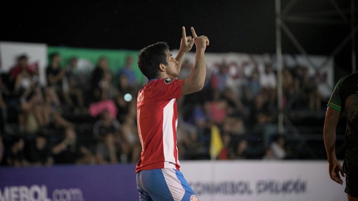 lospynandipy's tweet photo. #APFFútbolPlaya 🇵🇾
⏳ Resultado final:
La selección absoluta venció por 8-2 a @laverde_fbf 🇧🇴.
⚽️🇵🇾:
Jesus Martinez (x2)
Carlos Benítez (x2)
Néstor Medina
Gustavo Benítez
Sixto Cantero
Luis Ojeda
#OrgulloPynandi 👣
#LigaEvoluciónFP
📸 AFA Evolución. https://t.co/C2u6h69tOI