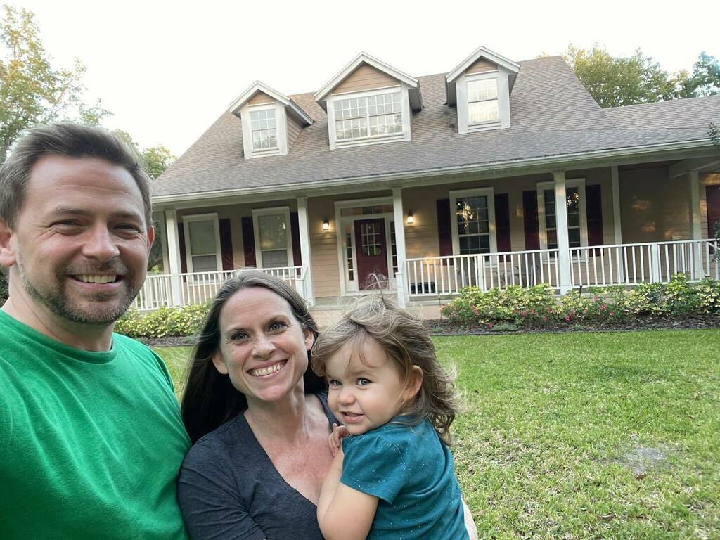theashbyclark's tweet photo. We are officially moved in to our new home today! Very happy to be in this next chapter and looking forward to making great memories here! https://t.co/AOkWaaLhRB